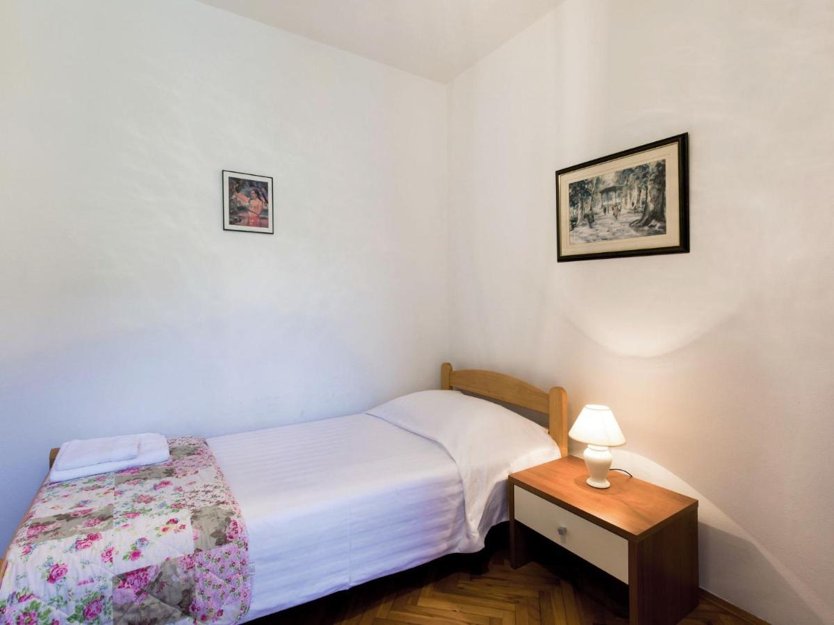 Apartment Luka - LOV218 Lovran Bagian luar foto